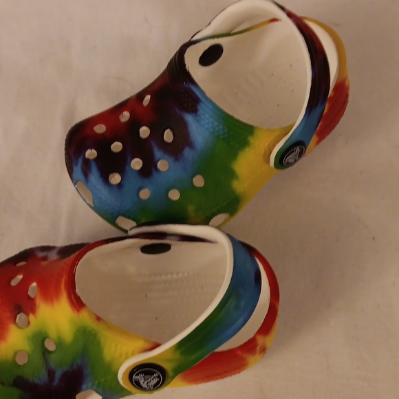 Crocs size 2-3 infants, multicolor, tie-dyed - Picture 2 of 4